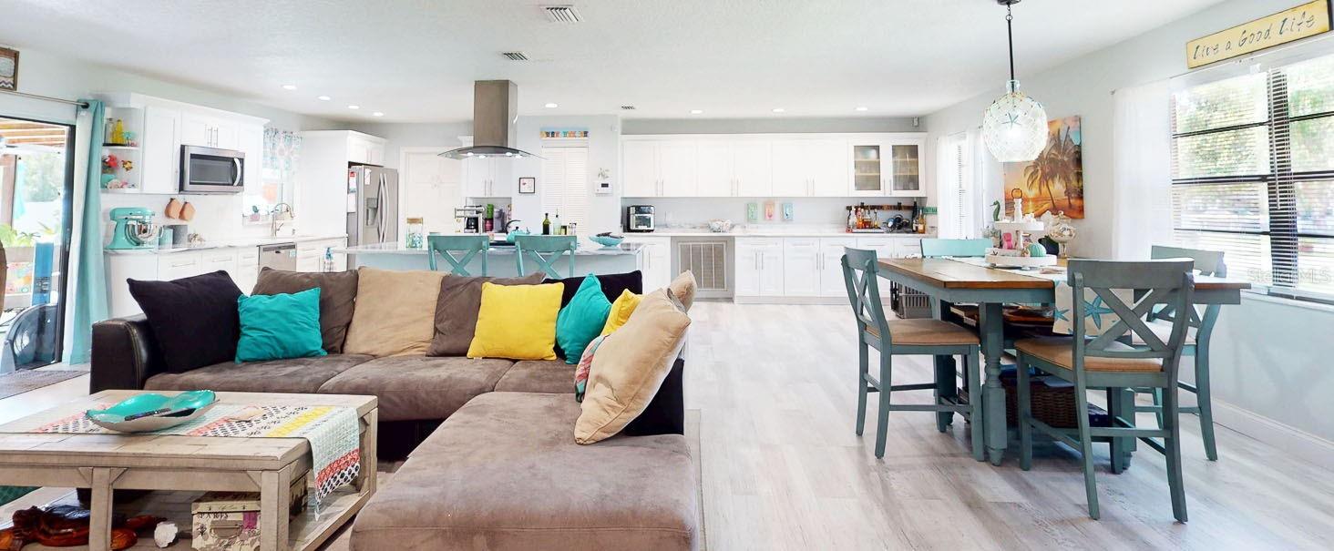 Living/Dining Area