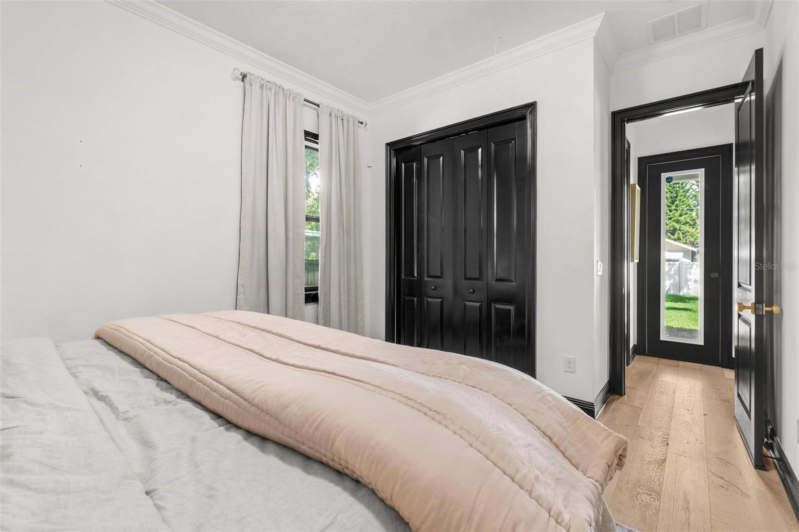 Guest Room - first floor w private entry.