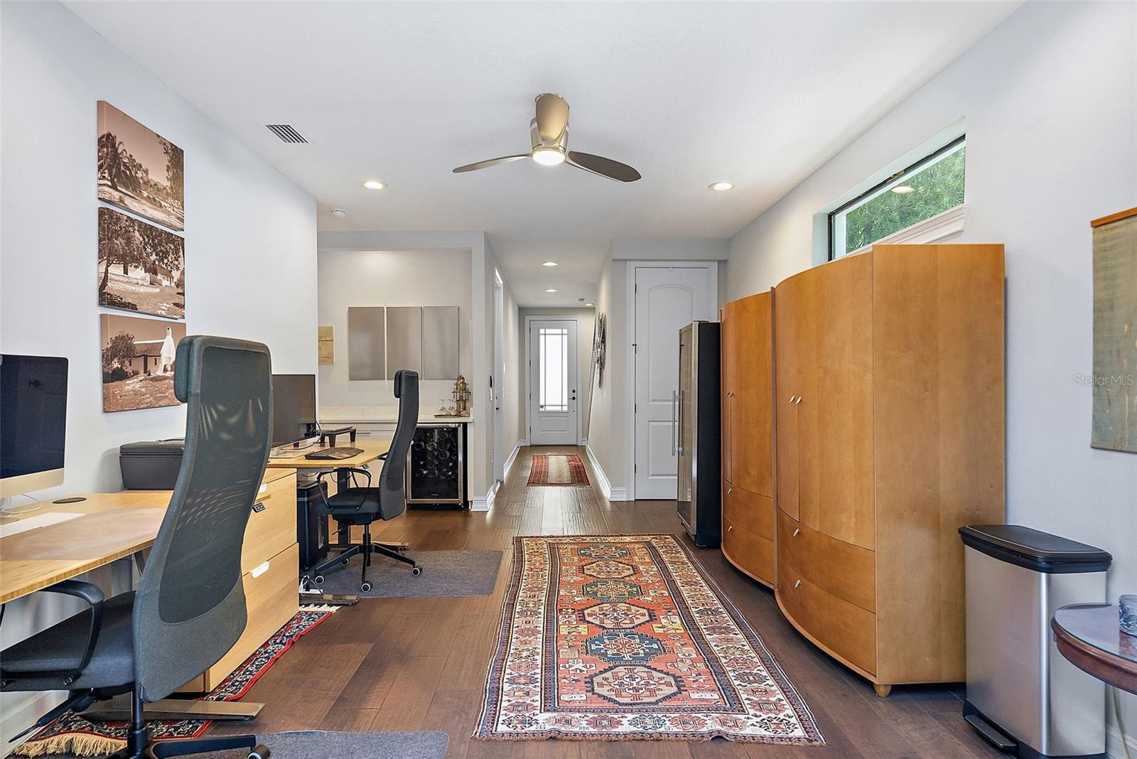 Flex space on 1st floor