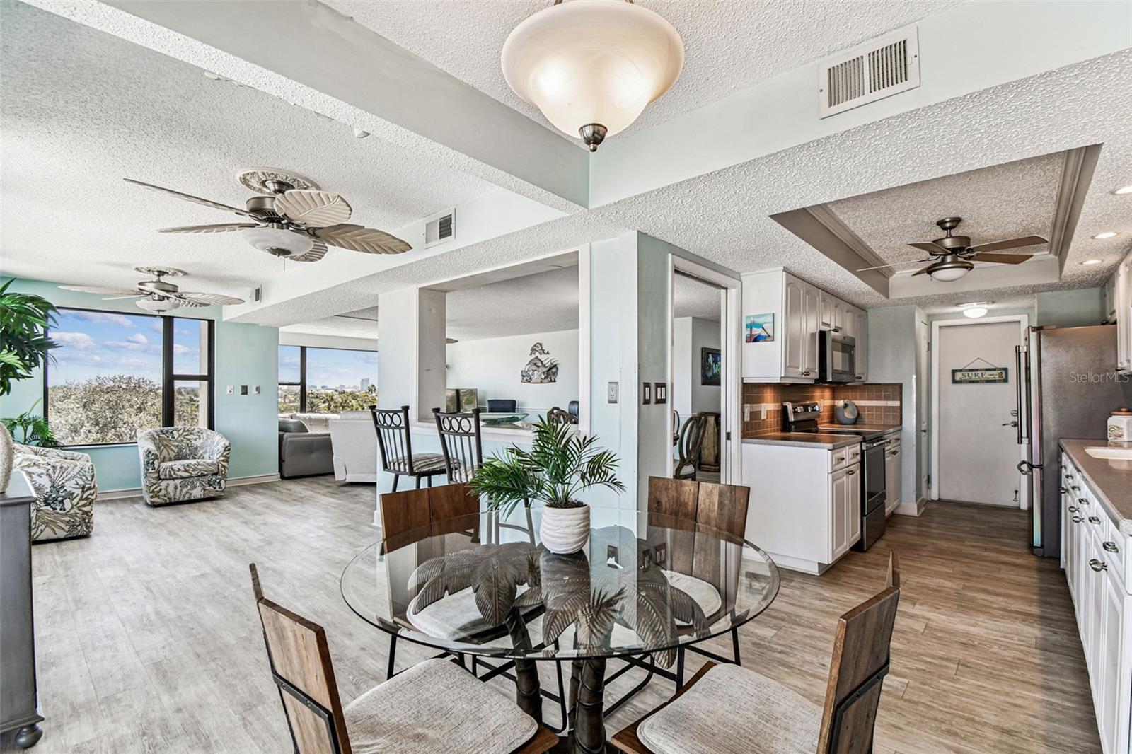 Open to all Kitchen, Dining, bonus, Living room