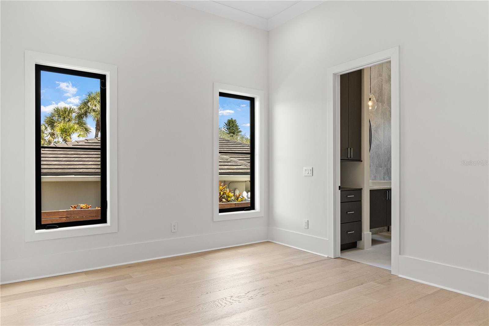 1st floor Bedroom with Ensuite Bath
