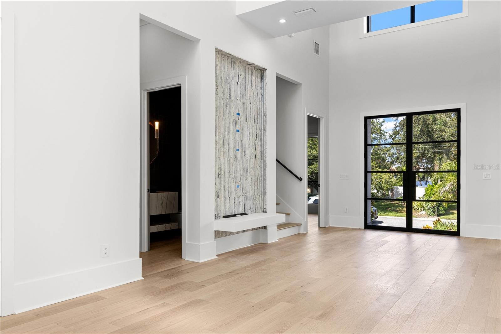 Grand Entry with 22 ft ceilings