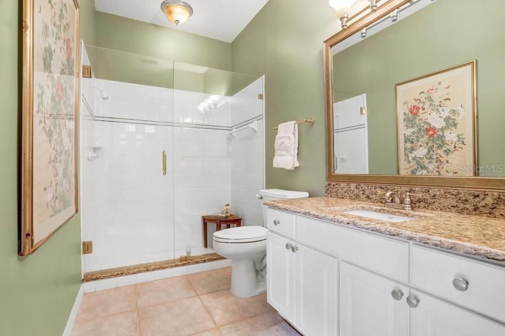 Full Bathroom in Casita