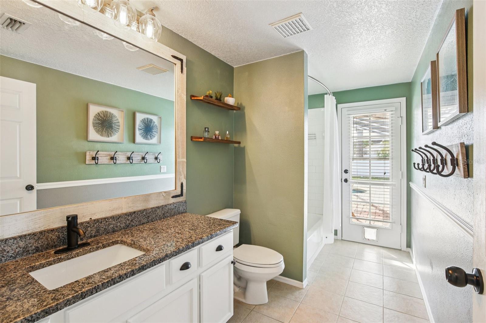 Bathroom 2/Pool Bath