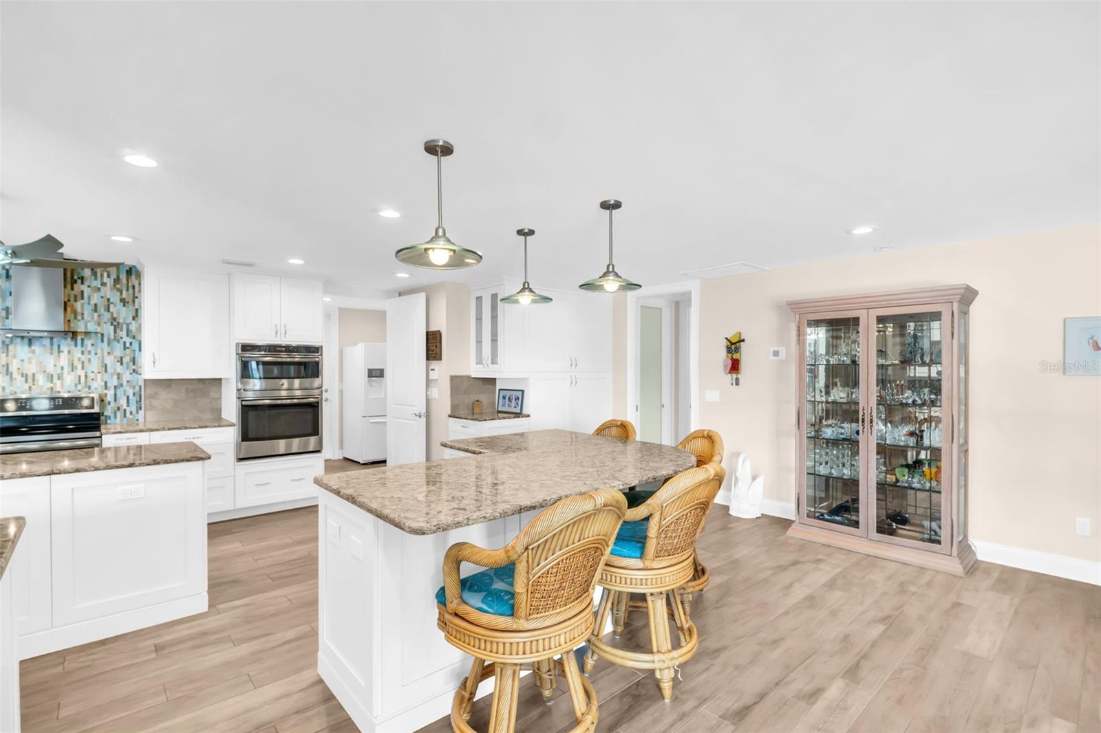 Oversized Island for Extra Seating