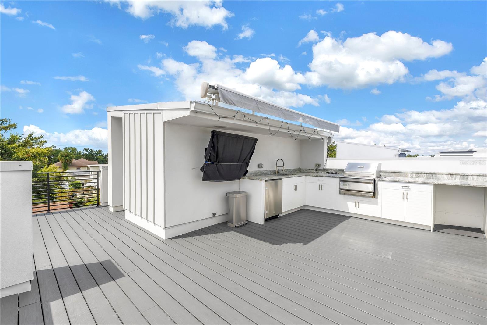 Rooftop Deck!