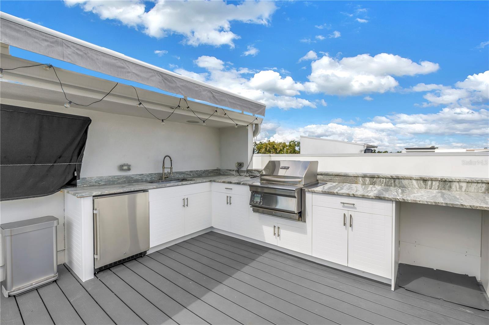 Outdoor Kitchen