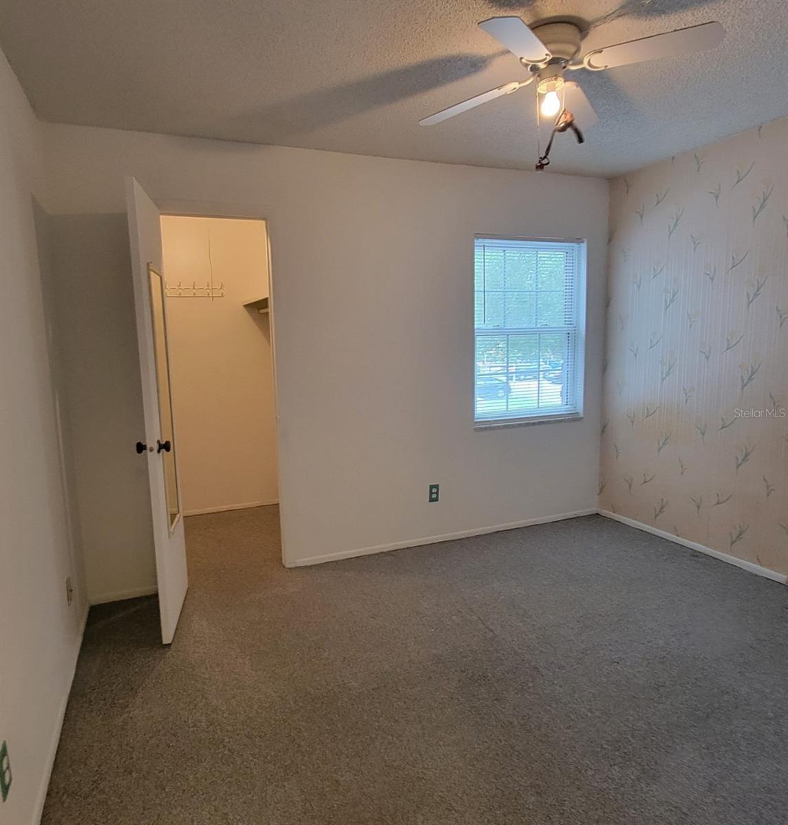 2nd bedroom with a ample walk-in closet