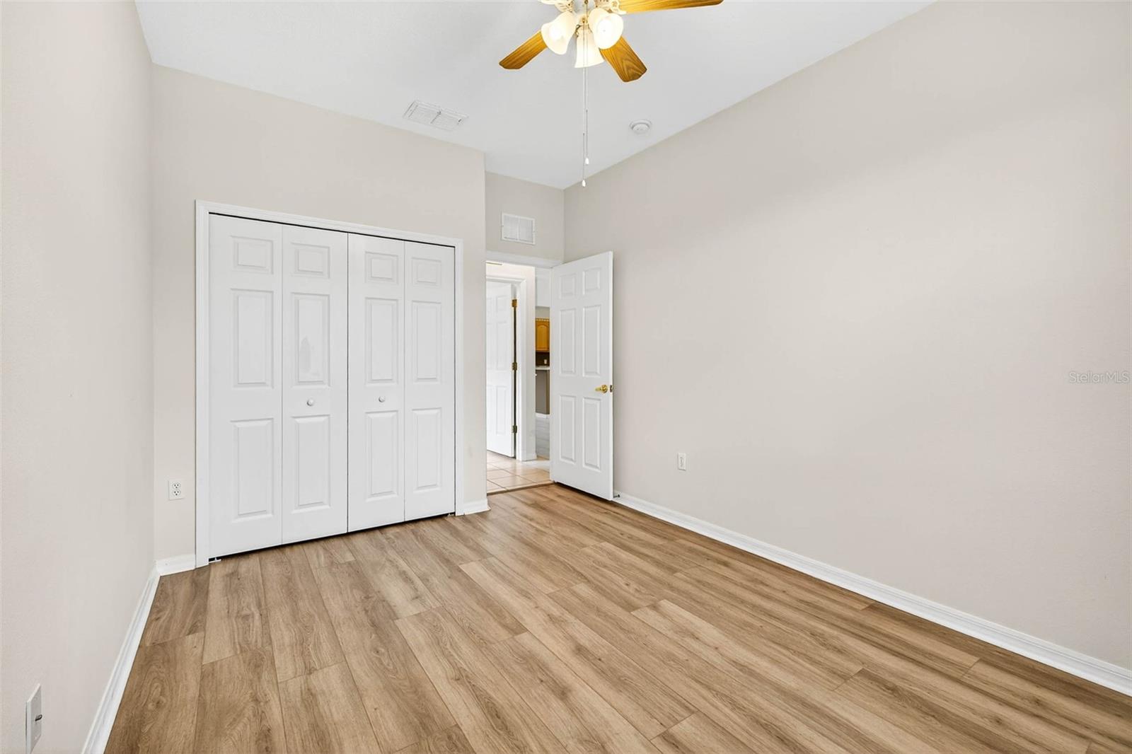 Bedroom 2 (2)
