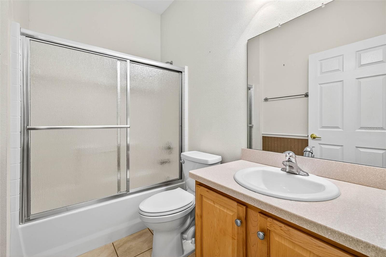 Guest Bath with tub/shower