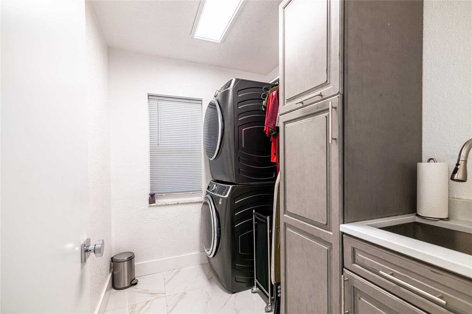 LAUNDRY ROOM - WASH MACHINE AND DRYER STACKABLES