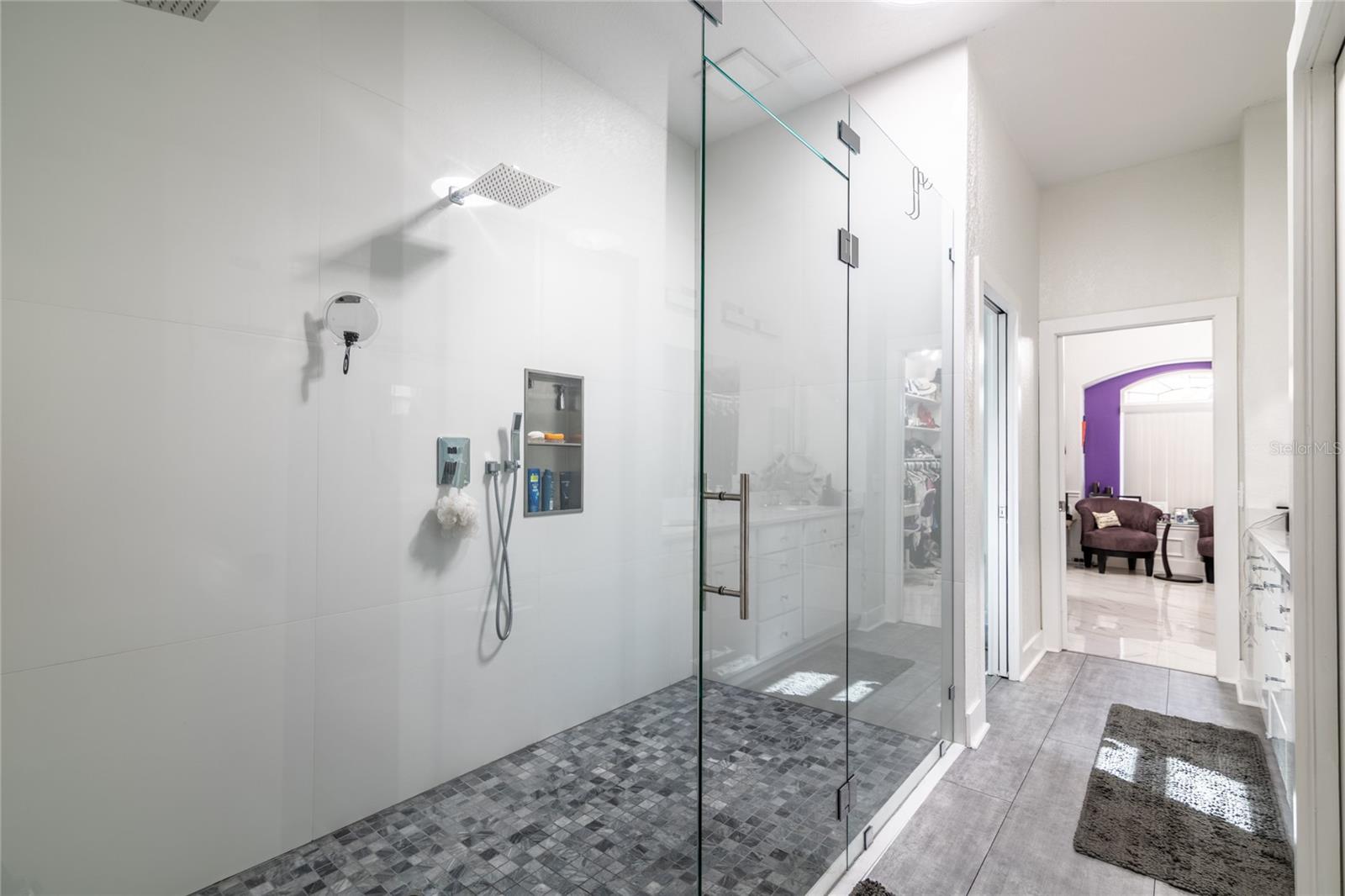 LUXURY EN-SUITE SHOWER