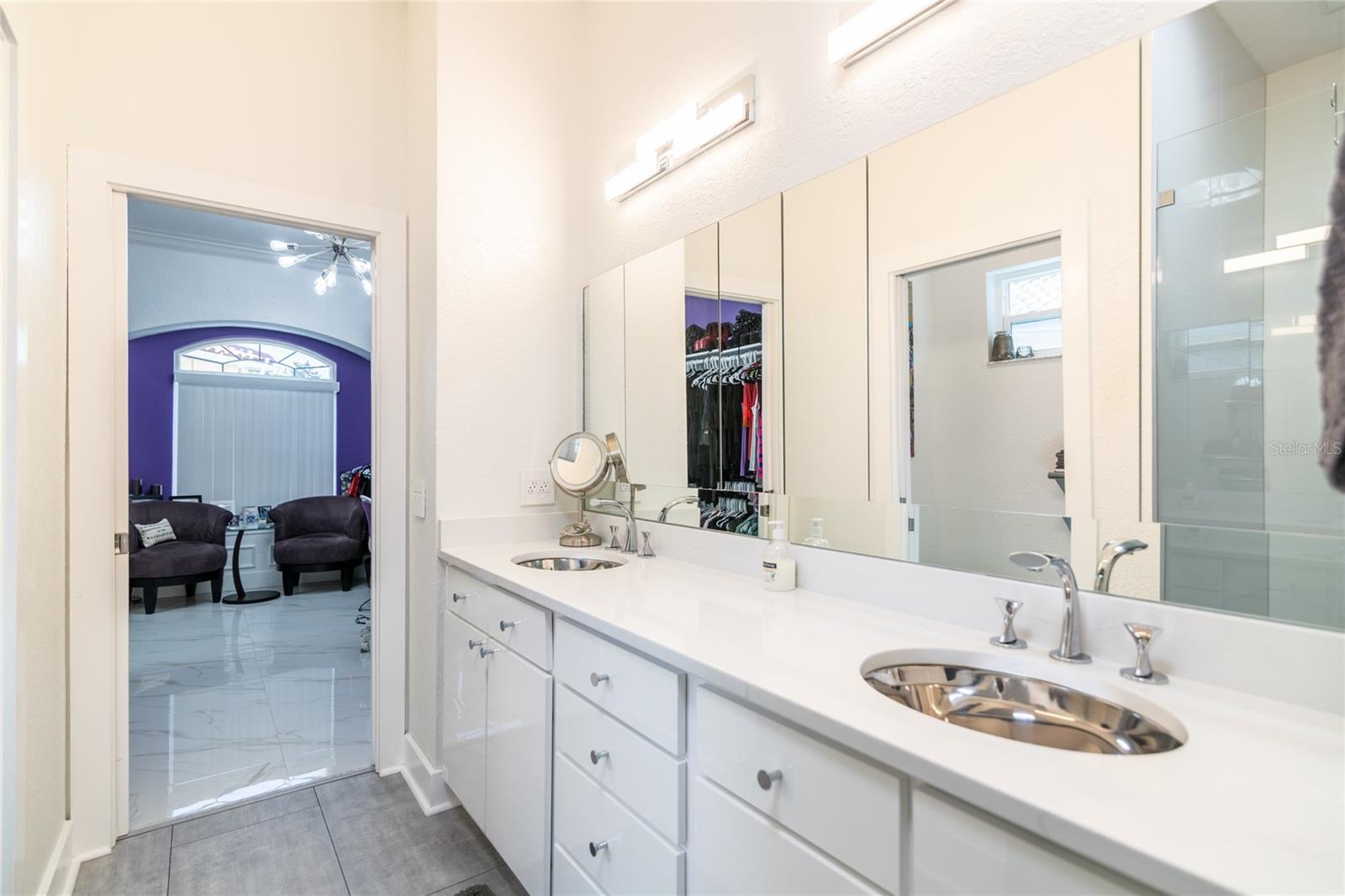 EN-SUITE BATHROOM