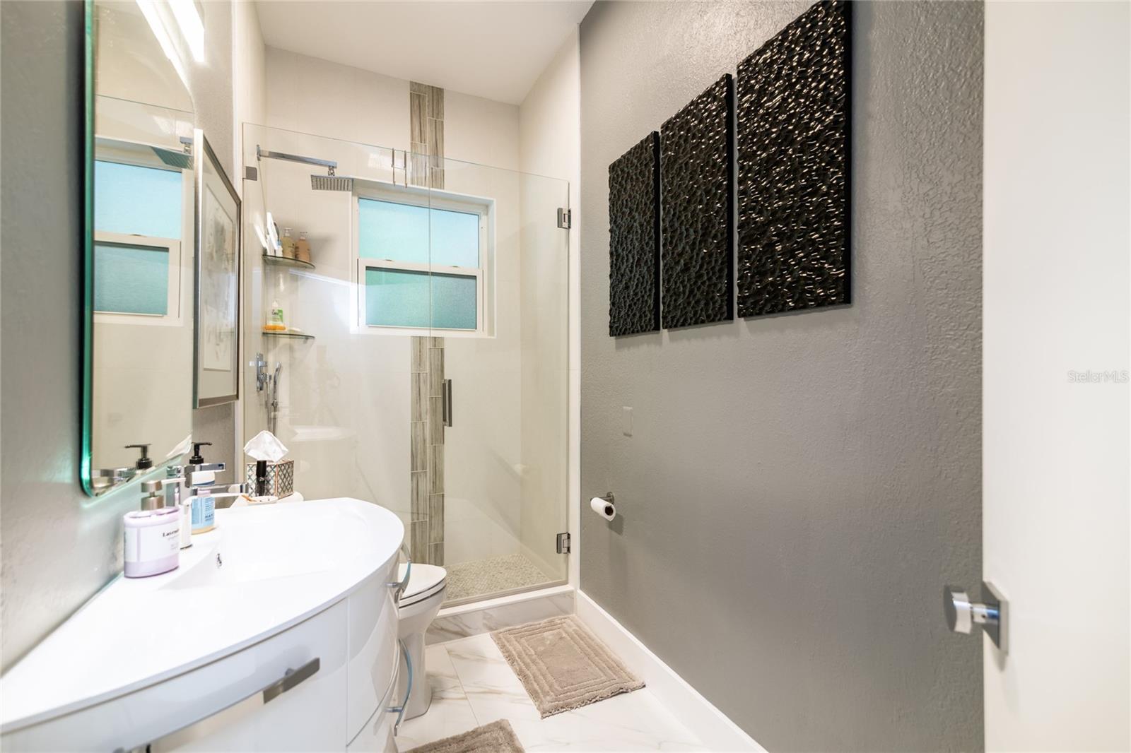 GUEST BATHROOM SUITE