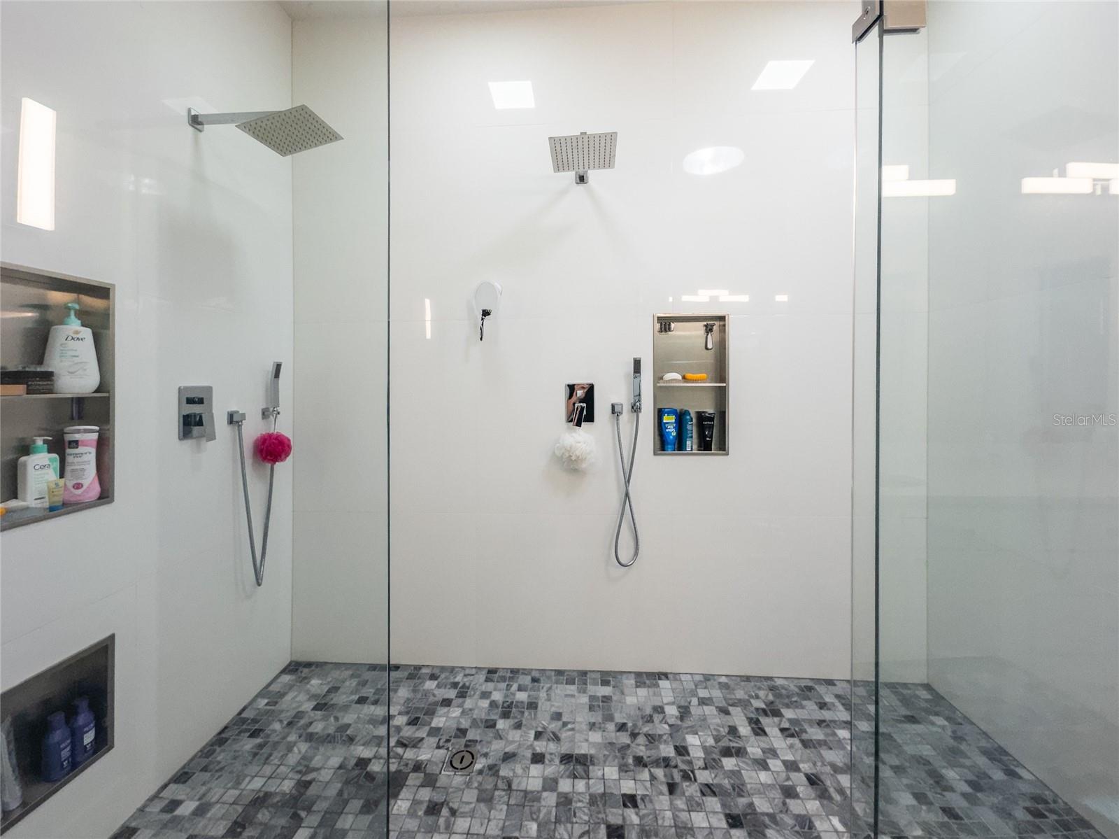 BATHROOM - SUITE
