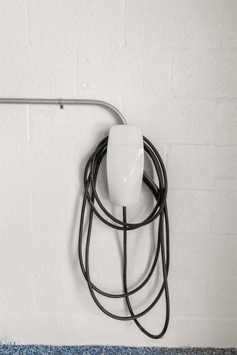 Tesla Universal Charger