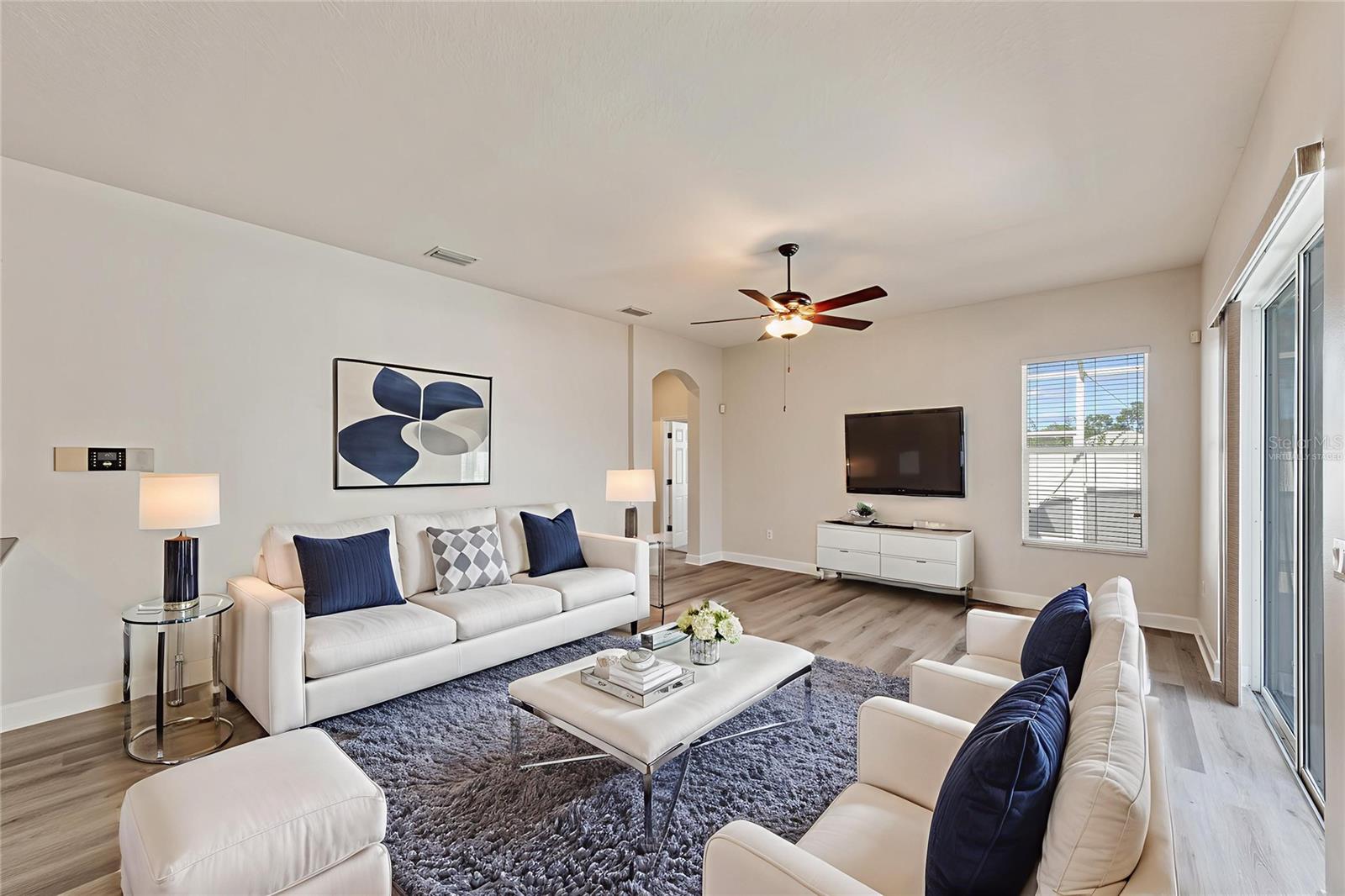 This photo has been Virtually Staged.