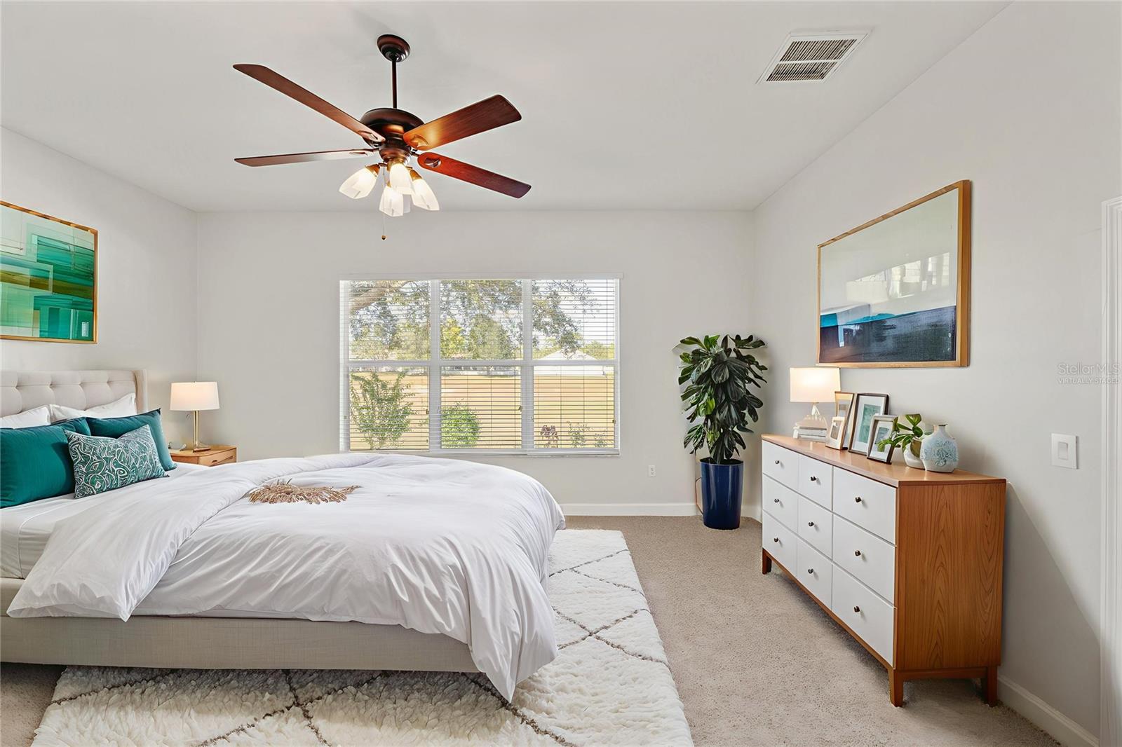 This photo has been Virtually Staged.