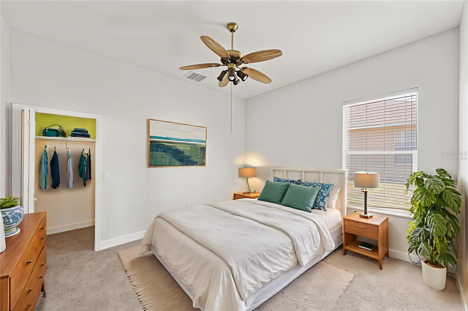 This photo has been Virtually Staged.