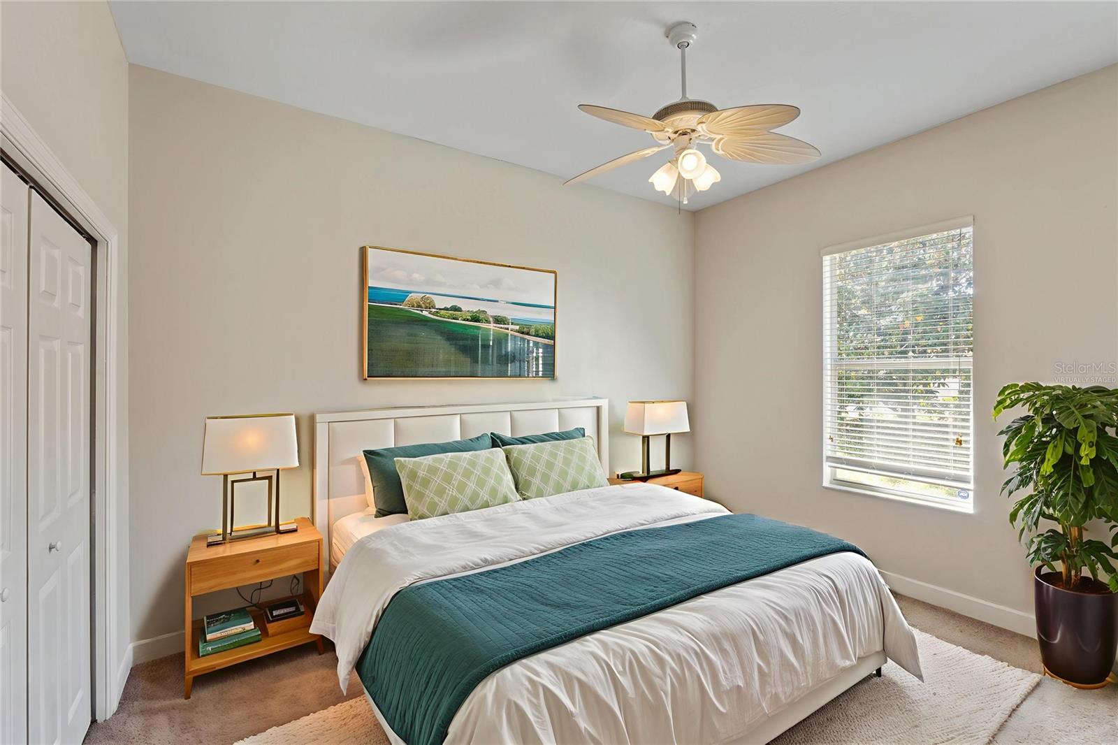 This photo has been Virtually Staged.