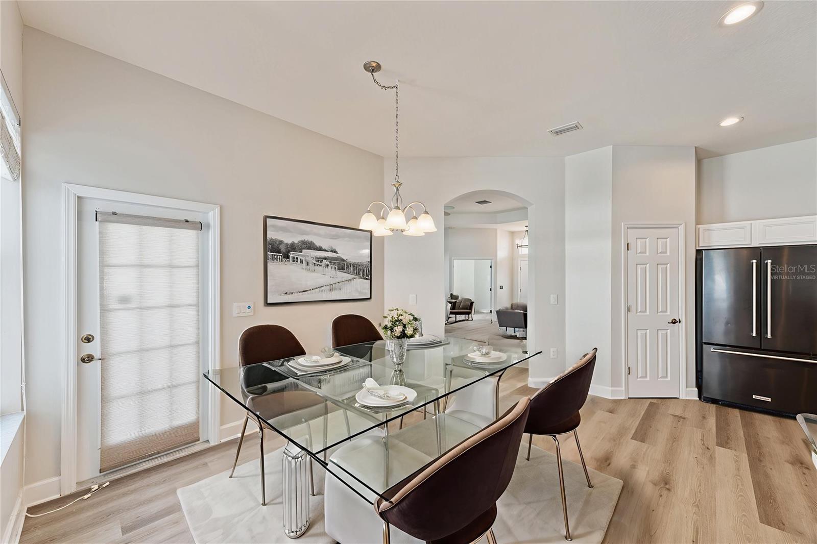 This photo has been Virtually Staged.