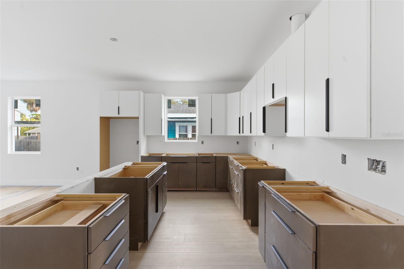 kitchen, counter tops going in week of dec 10