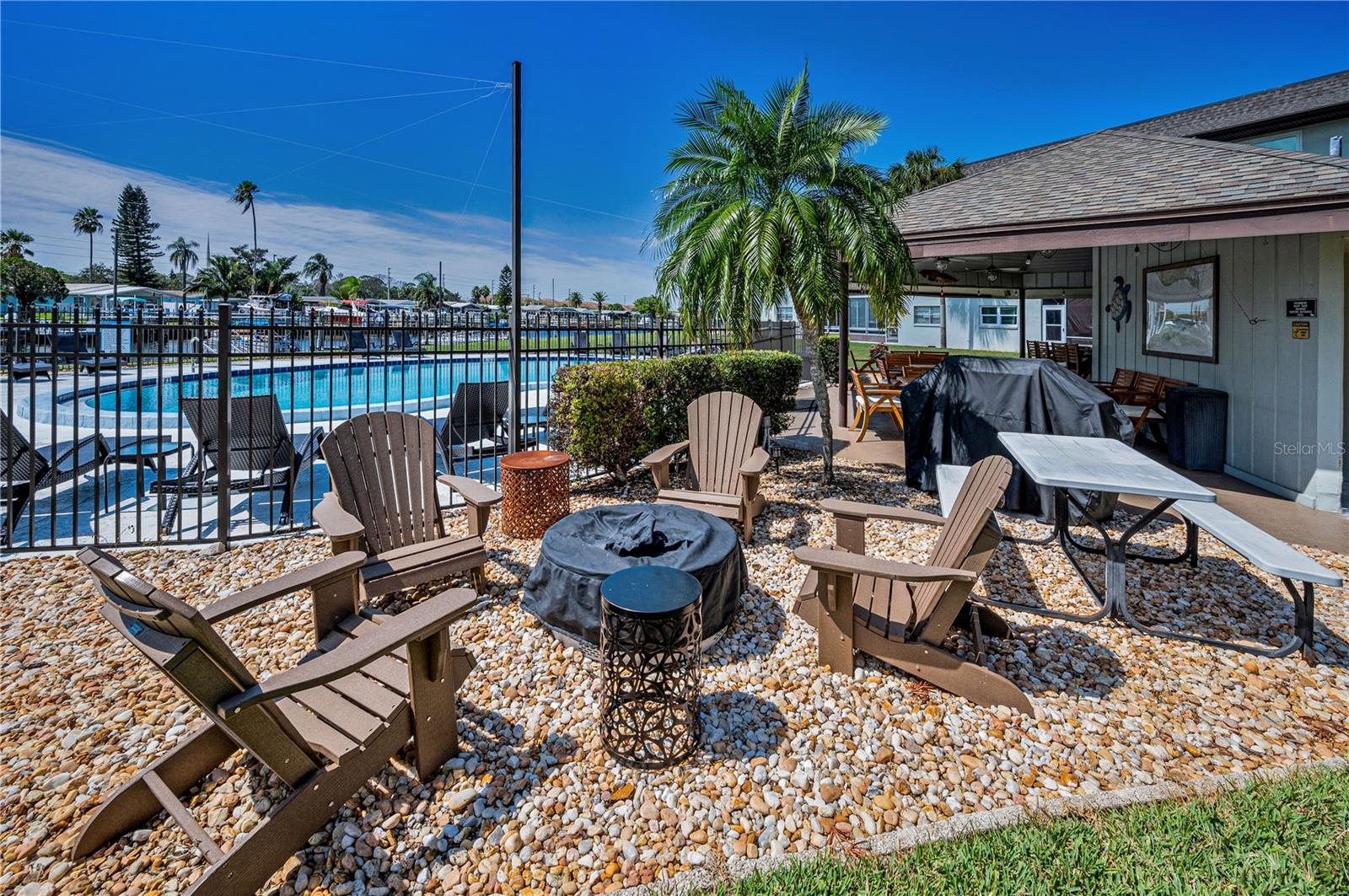 Relaxing area by the gazebo