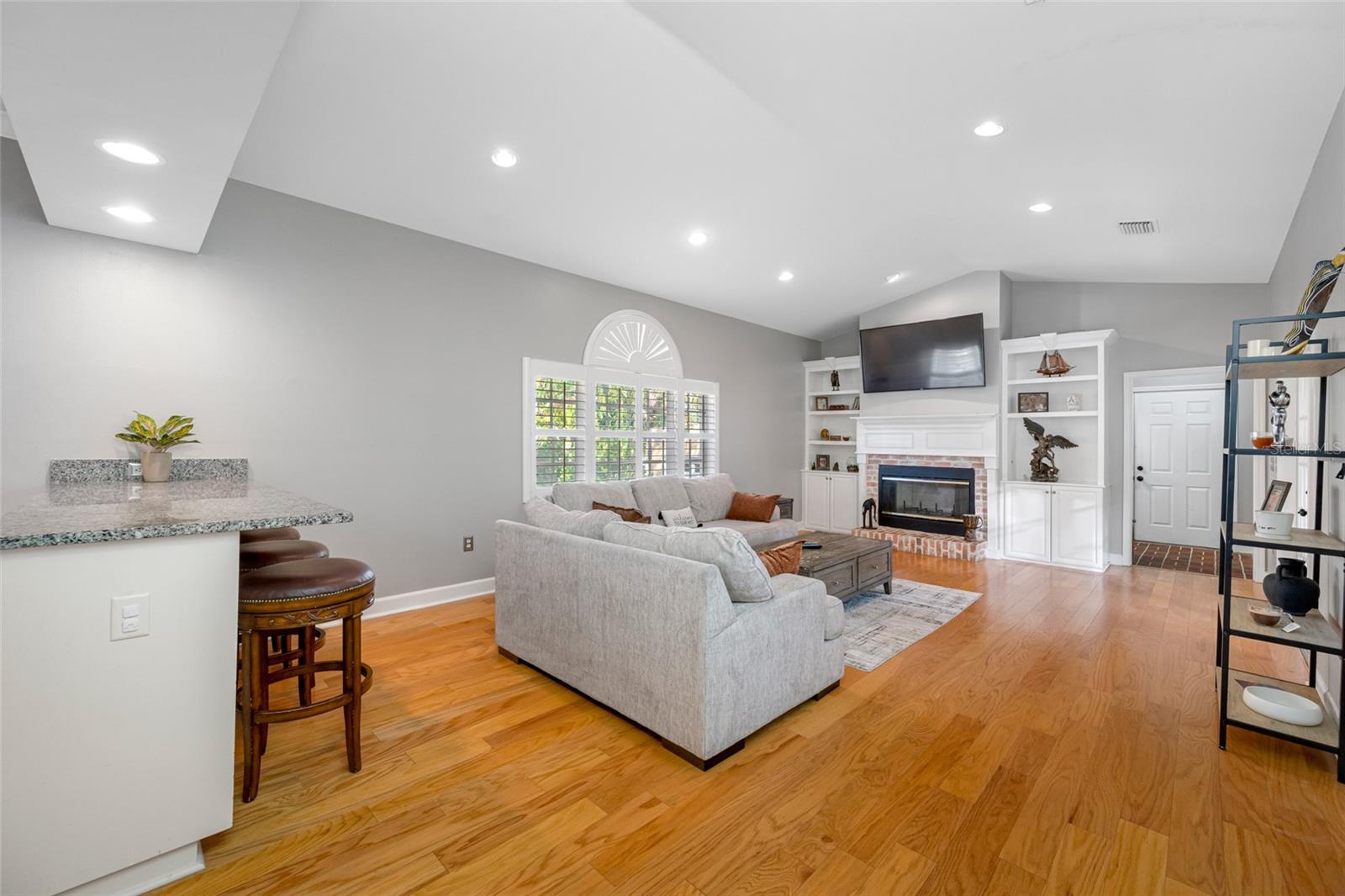 Breakfast bar between kitchen and family room