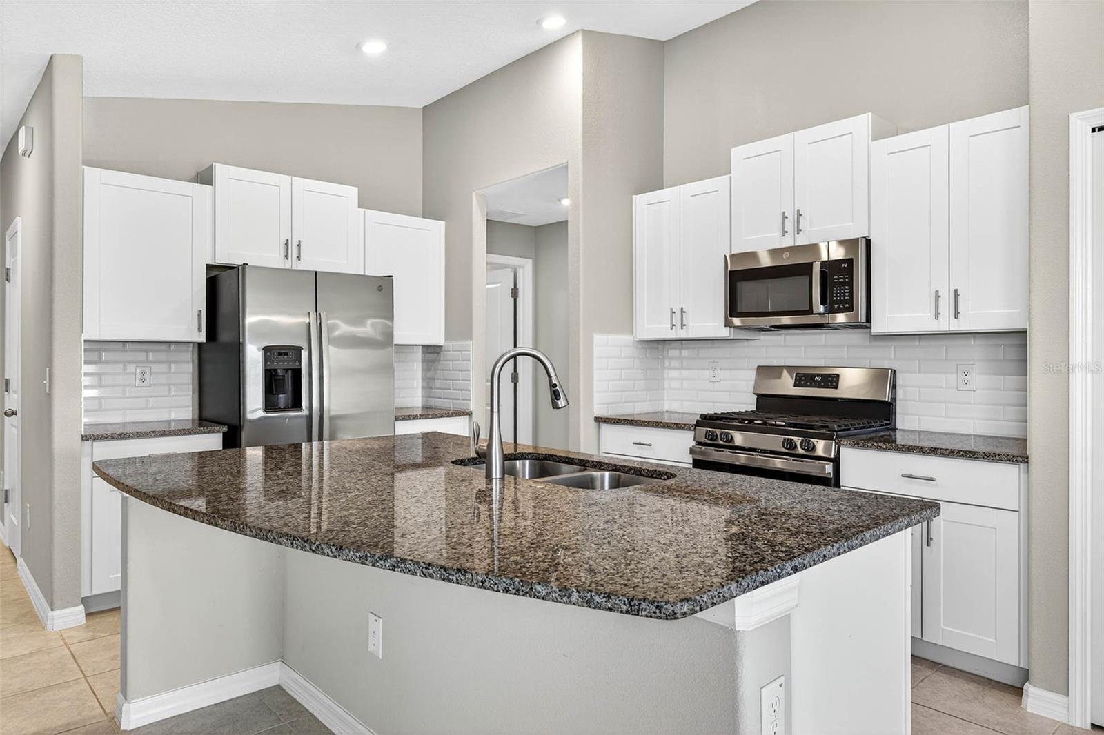 granite counters and gas range
