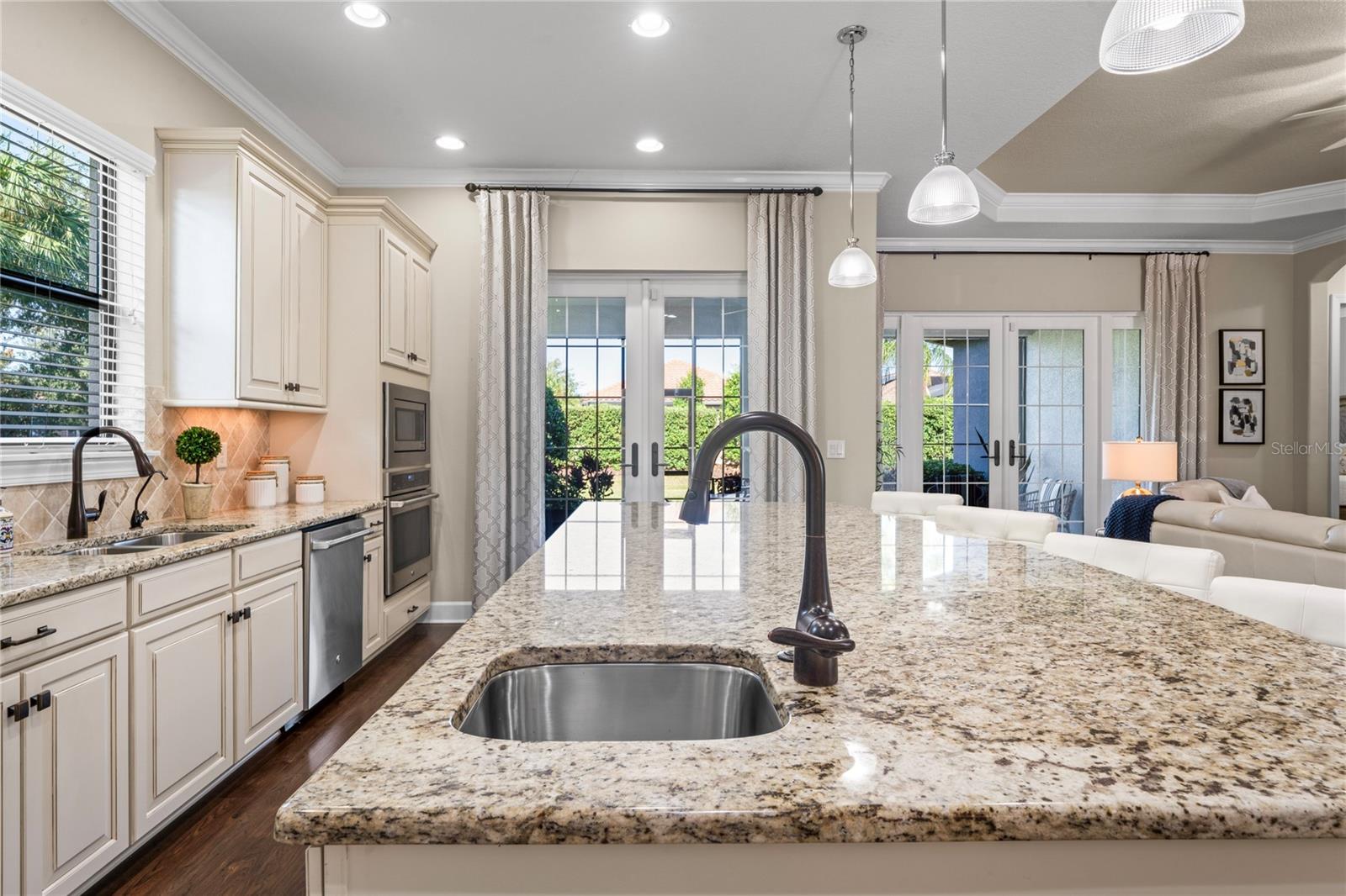 Veggie Sink feature in Kitchen Island
