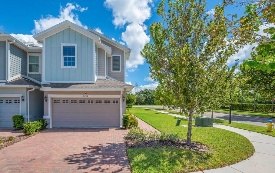 4 BEDROOM /END UNIT!