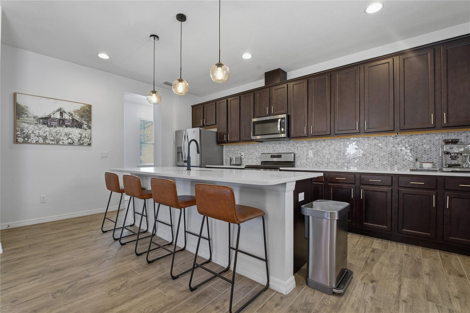 Kitchen / Breakfast Bar