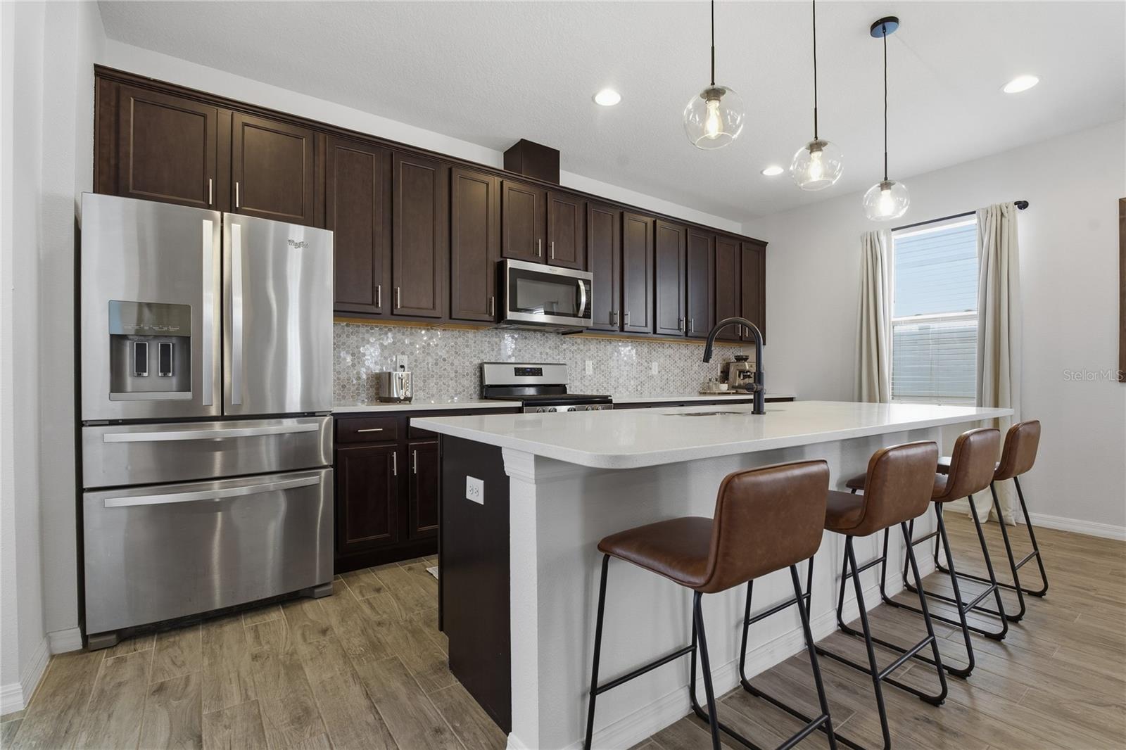 Kitchen / Breakfast Bar