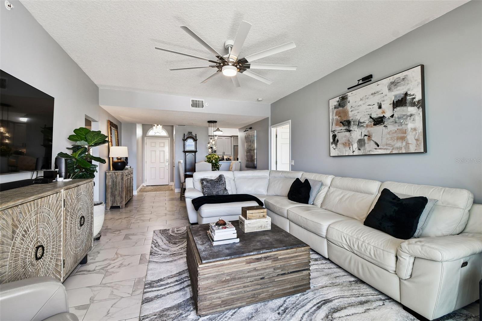 Great room to dining & kitchen