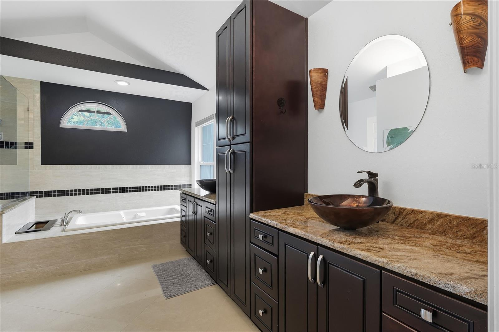 primary en suite bathroom