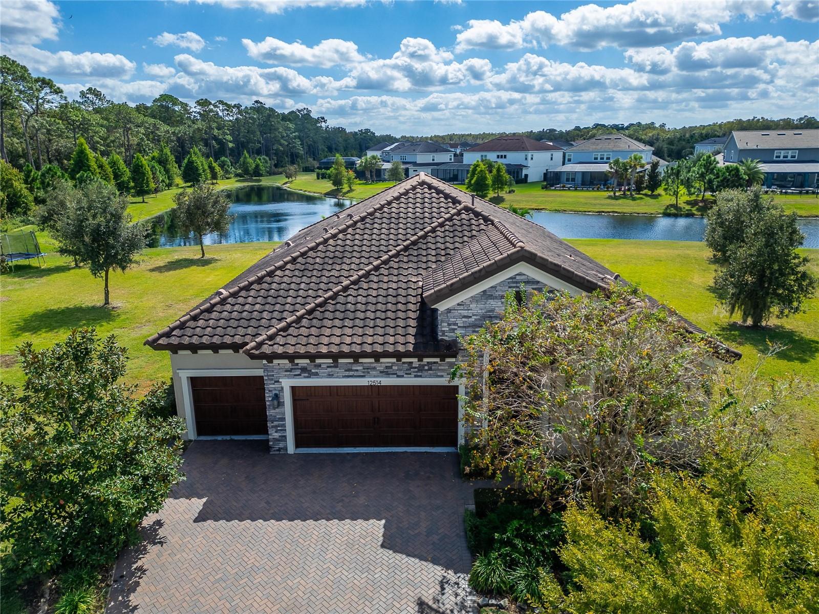 Beautiful Pond & Wooded Area Views/Private Setting