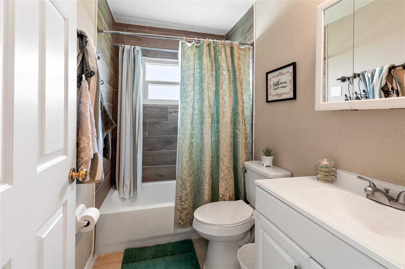 beautifully updated secondary bath