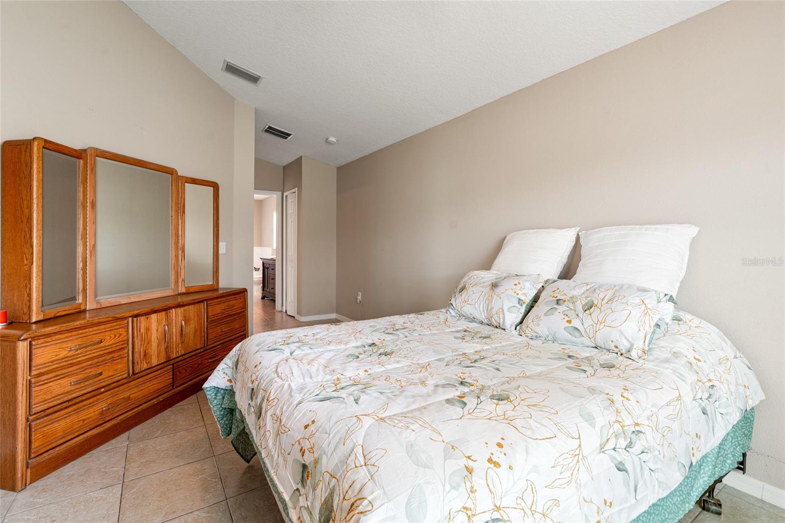 room for a king-sized bed and all the furniture you want with room to spare