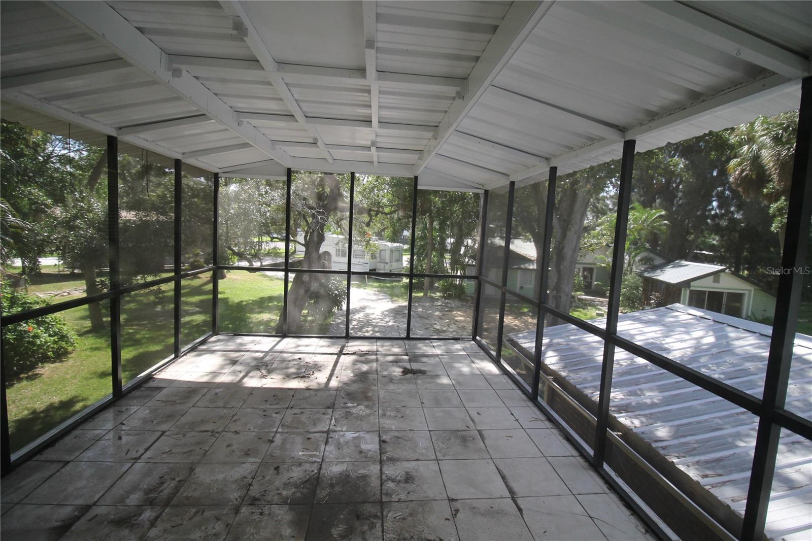 Screened balcony over Carport