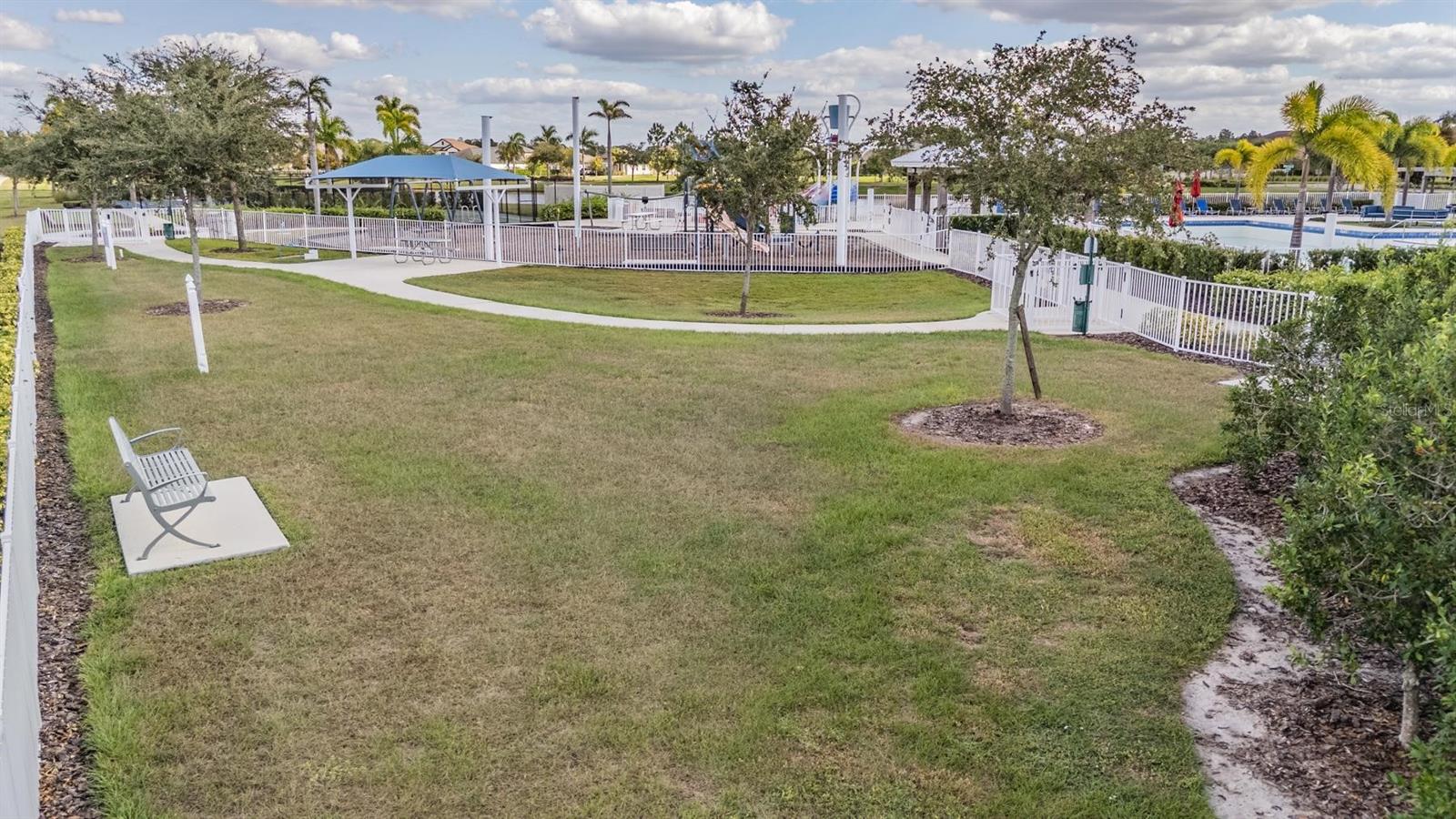 Additional Dogwalk Area