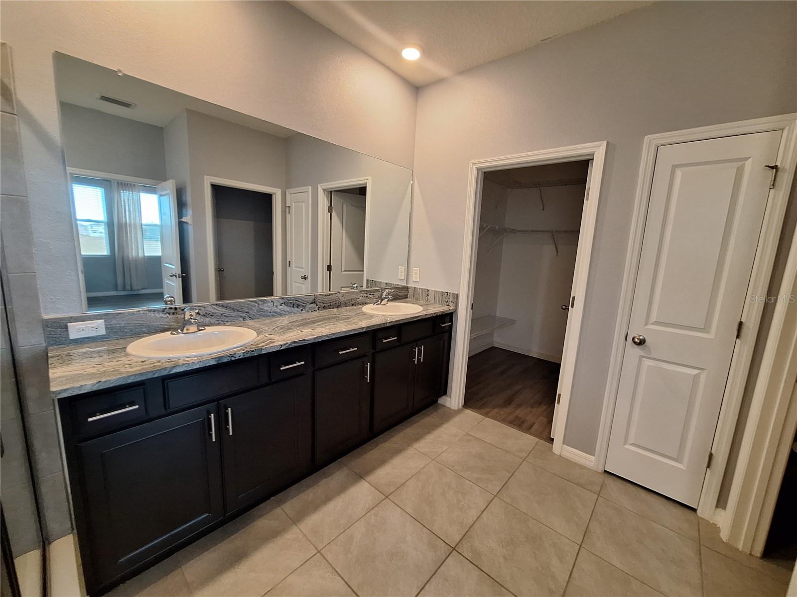 Huge Bathroom, Huge Closet