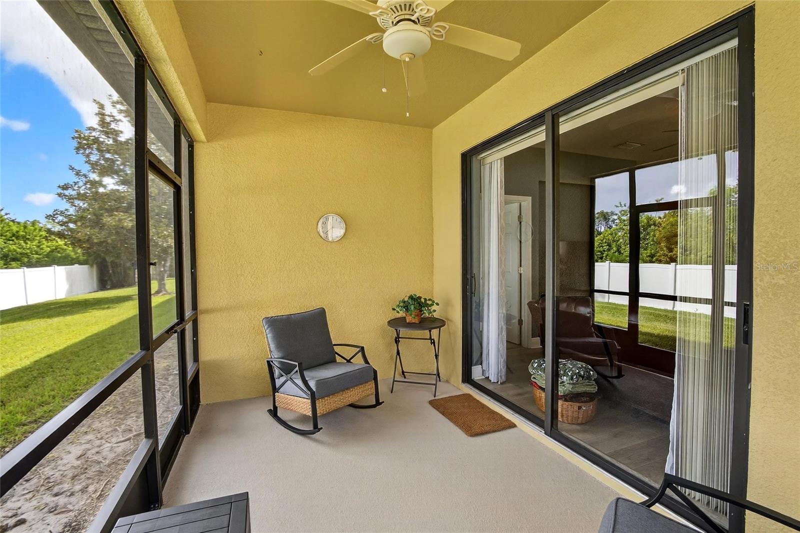 Screened Lanai w/Sliding Doors