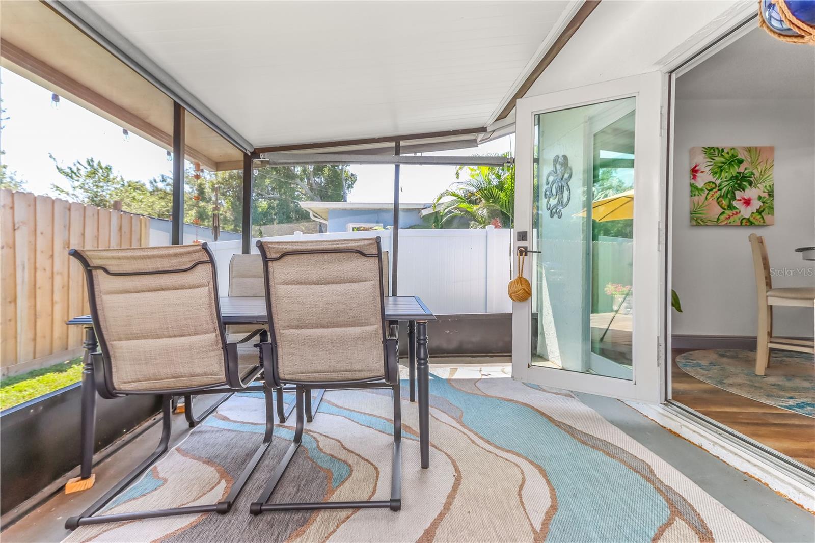 Screened in rear patio