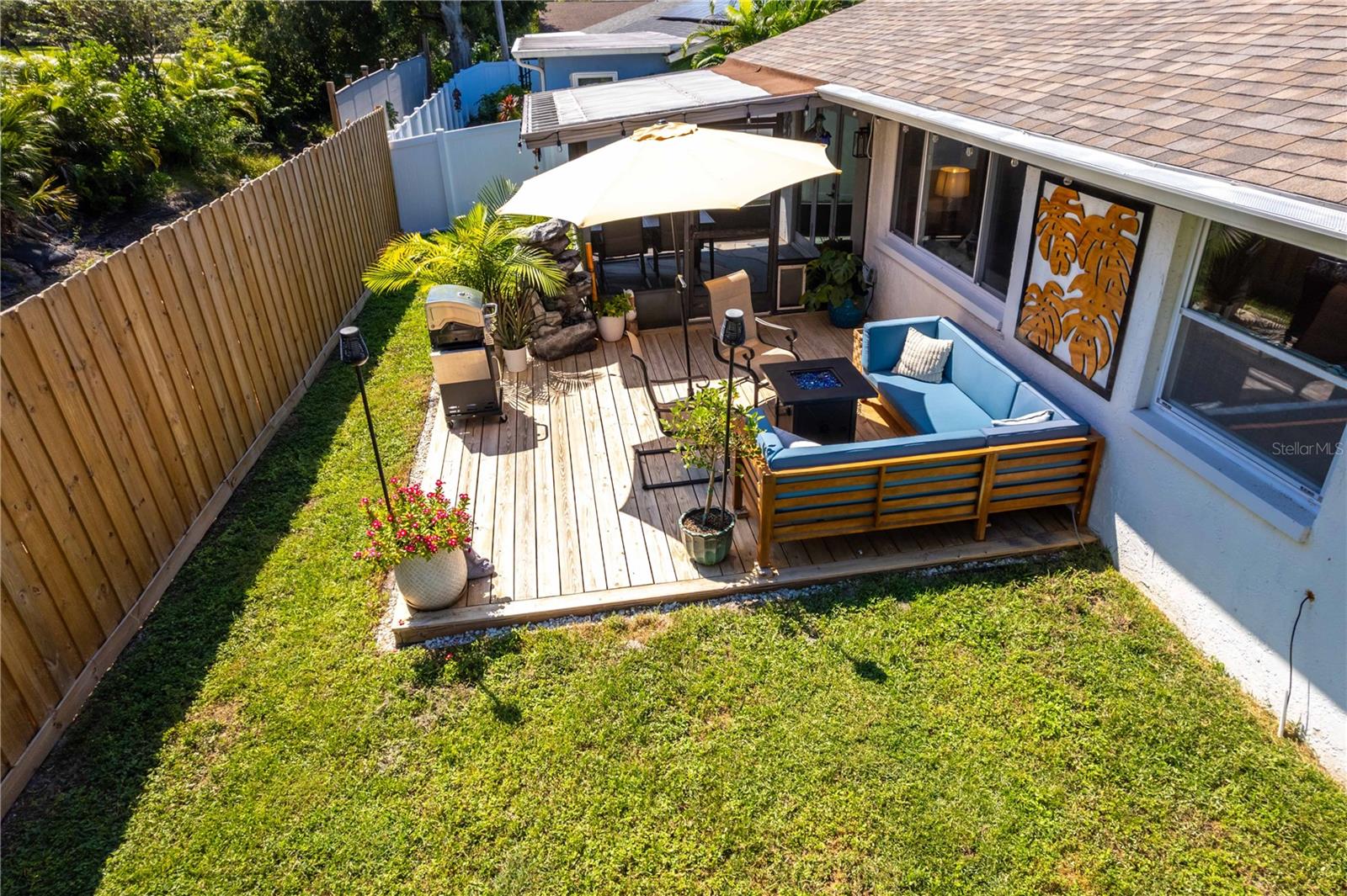 Brand new lanai. Perfect for entertaining.
