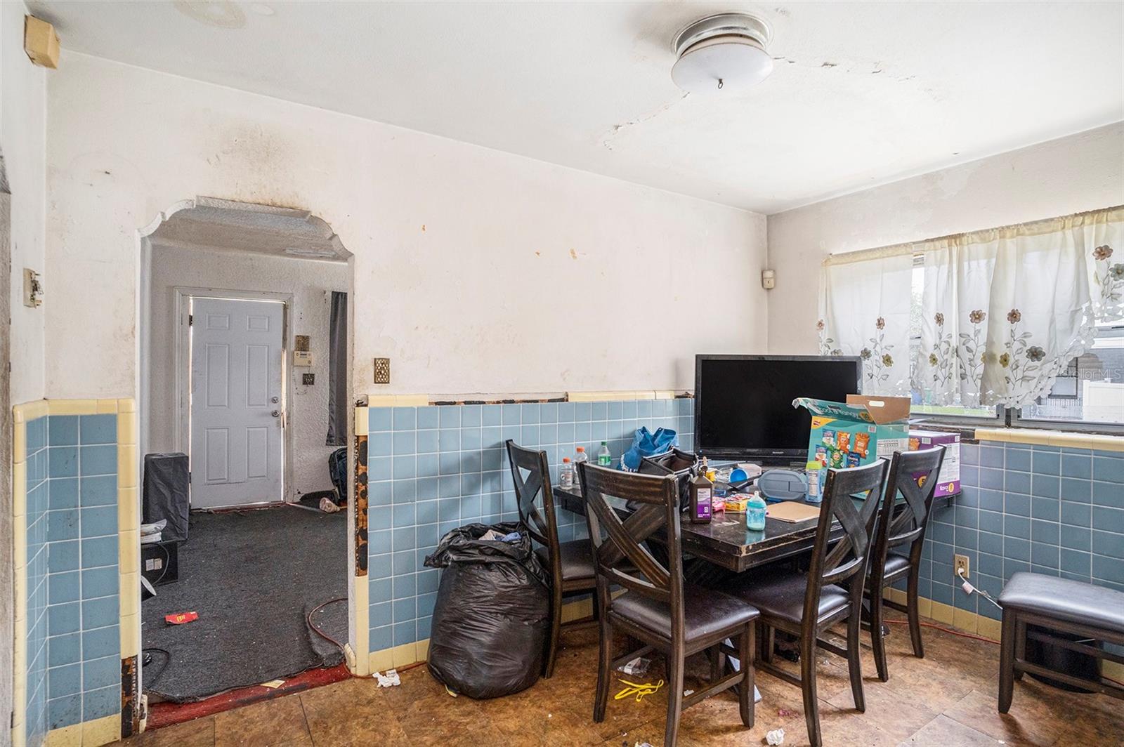 Kitchen / Dining Area