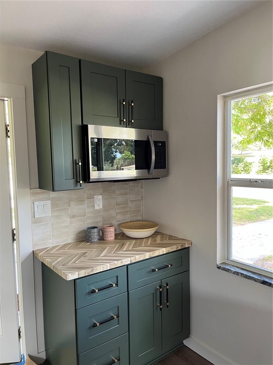 COFFEE/DRY/SMOOTHIE BAR