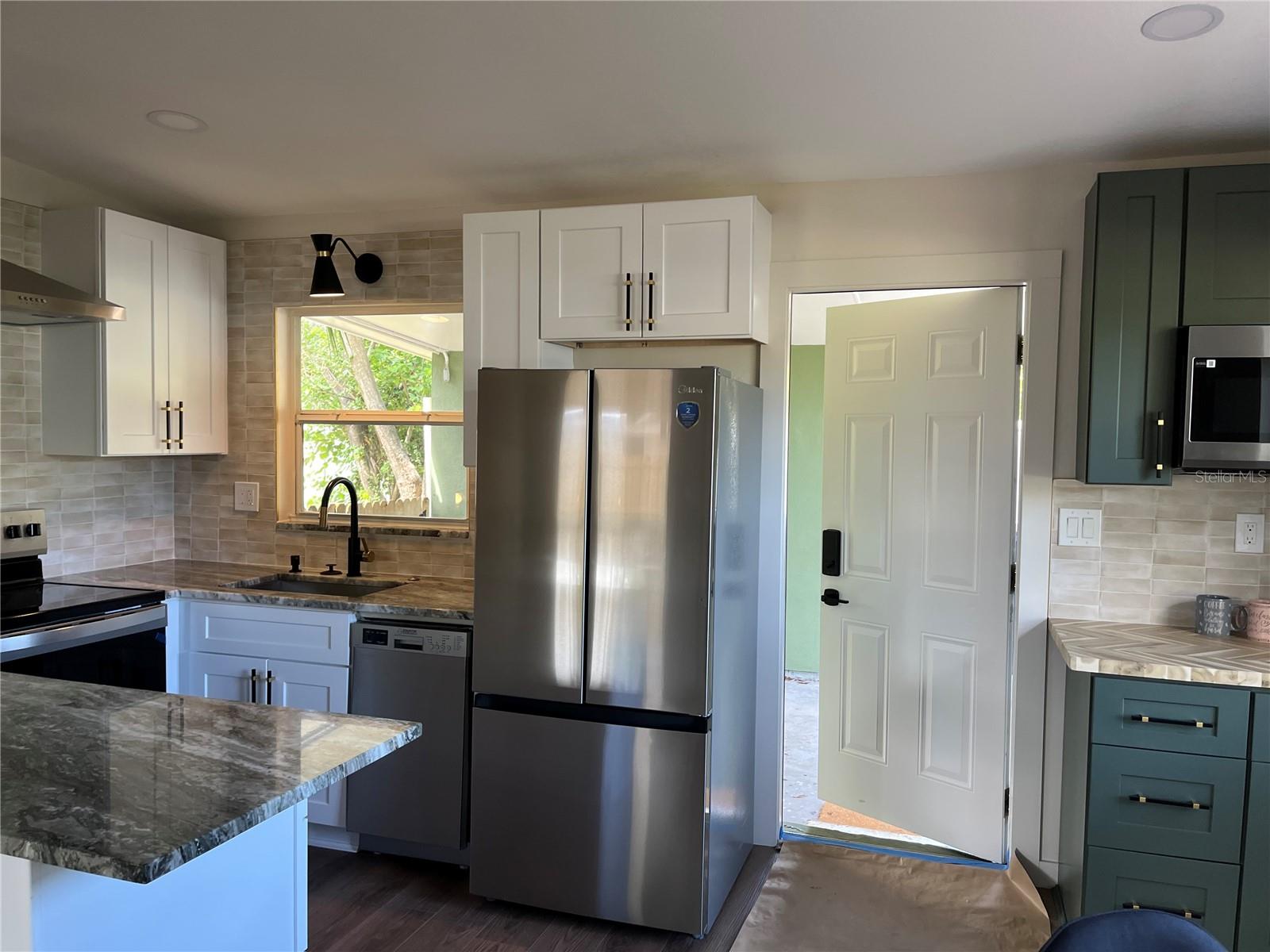 KITCHEN SOLID WOOD CABINETS AND STONE COUNTERS