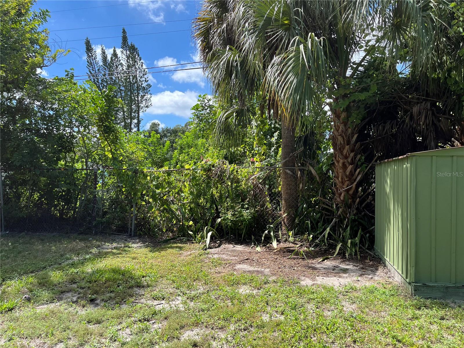 FULLY FENCED YARD