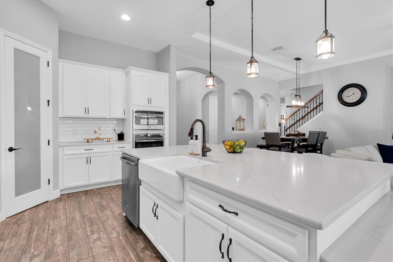 APRON SINK