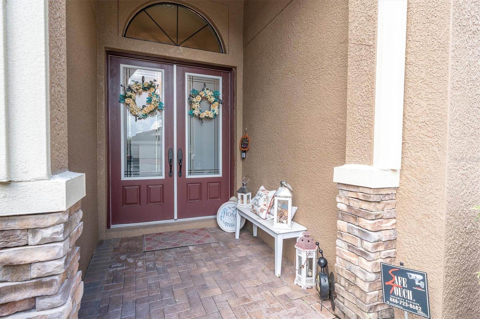DOUBLE GLASS INLAY LEADED DOOR ENTRY